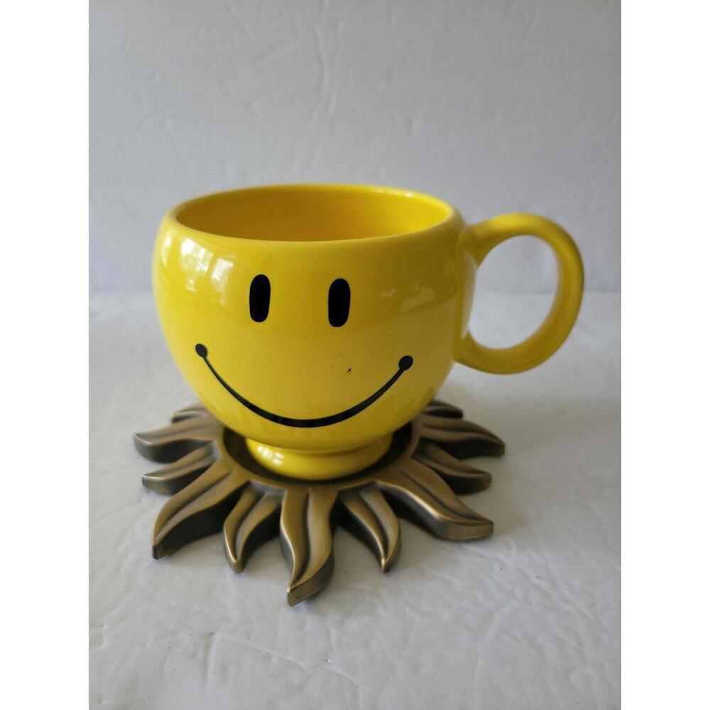 Teleflora Vintage Smiley 20oz Mug and Sunshine Base
